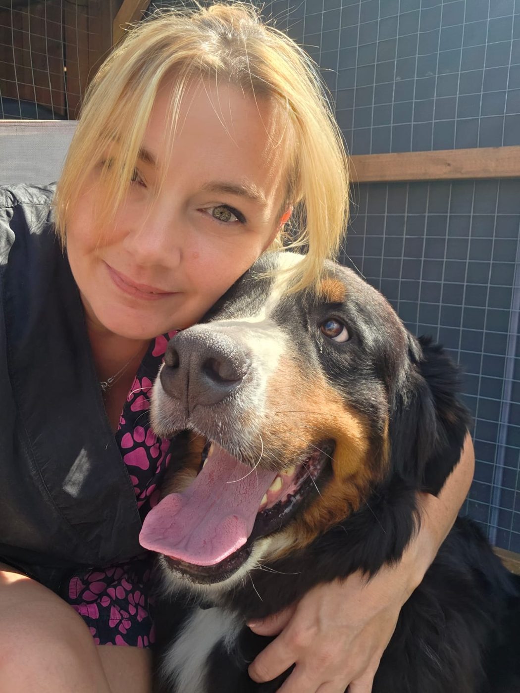 Nathalie met een vrolijke Berner Sennenhond